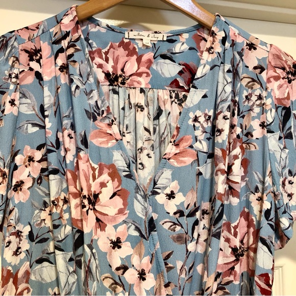NWOT Willow & Clay Blue Pink Floral Summer Blouse Size Medium - Picture 2 of 14